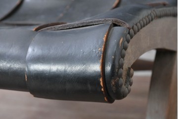 スペインヴィンテージ　Pierre Lottier(ピエール・ロティエ)　本革を格子状に編み込んだスリッパチェア　(R-086850)