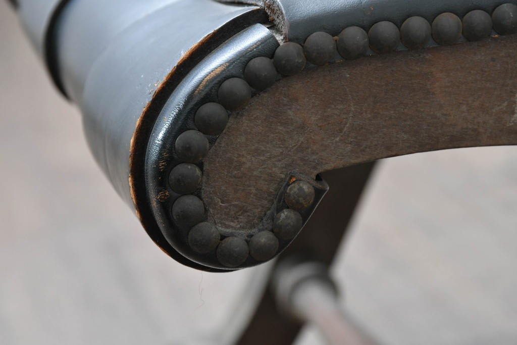 スペインヴィンテージ　Pierre Lottier(ピエール・ロティエ)　本革を格子状に編み込んだスリッパチェア　(R-086850)