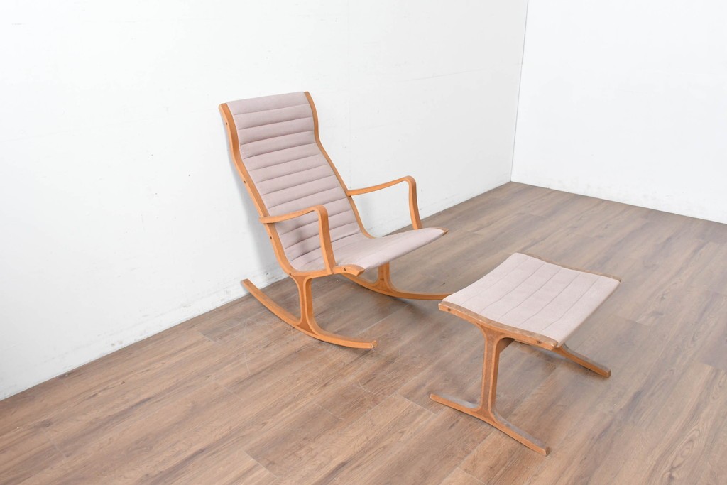 中古　天童木工(Tendo)　ヘロン(HERON)シリーズ　継ぎ目のないサイドフレームが特徴のロッキングチェアとオットマンのセット　(R-086851)