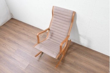 中古　天童木工(Tendo)　ヘロン(HERON)シリーズ　継ぎ目のないサイドフレームが特徴のロッキングチェアとオットマンのセット　(R-086851)