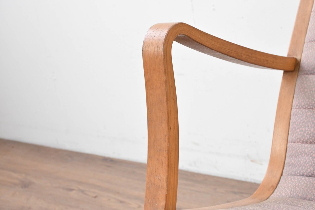 中古　天童木工(Tendo)　ヘロン(HERON)シリーズ　継ぎ目のないサイドフレームが特徴のロッキングチェアとオットマンのセット　(R-086851)