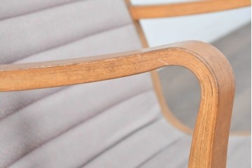 中古　天童木工(Tendo)　ヘロン(HERON)シリーズ　継ぎ目のないサイドフレームが特徴のロッキングチェアとオットマンのセット　(R-086851)