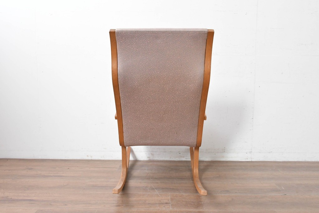 中古　天童木工(Tendo)　ヘロン(HERON)シリーズ　継ぎ目のないサイドフレームが特徴のロッキングチェアとオットマンのセット　(R-086851)