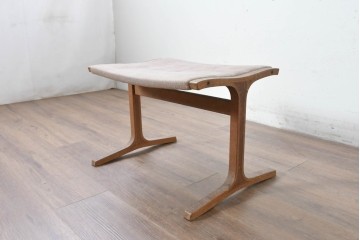 中古　天童木工(Tendo)　ヘロン(HERON)シリーズ　継ぎ目のないサイドフレームが特徴のロッキングチェアとオットマンのセット　(R-086851)