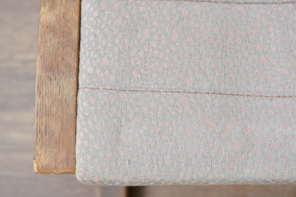 中古　天童木工(Tendo)　ヘロン(HERON)シリーズ　継ぎ目のないサイドフレームが特徴のロッキングチェアとオットマンのセット　(R-086851)