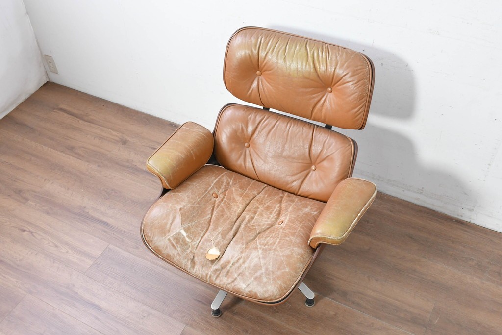 【ジャンク品】　アメリカヴィンテージ　Hermanmiller(ハーマンミラー社)　ローズウッド材　本革シートのイームズラウンジチェア&オットマンのセット　定価約113万円　(R-086852)