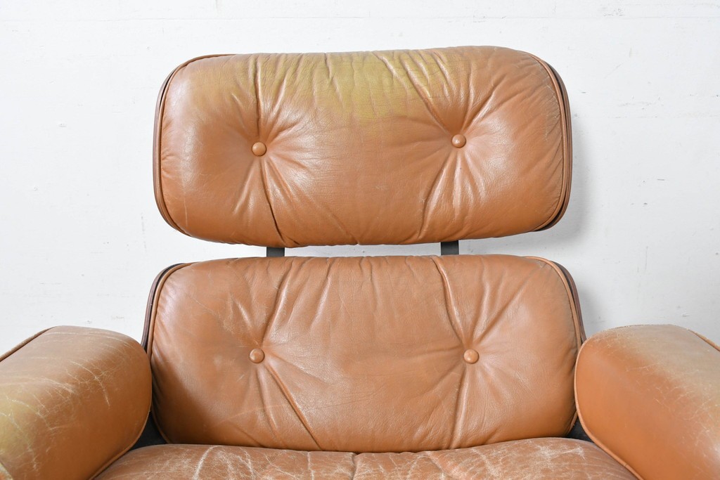 【ジャンク品】　アメリカヴィンテージ　Hermanmiller(ハーマンミラー社)　ローズウッド材　本革シートのイームズラウンジチェア&オットマンのセット　定価約113万円　(R-086852)
