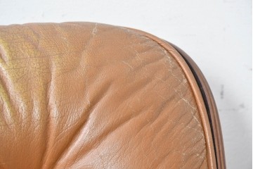 【ジャンク品】　アメリカヴィンテージ　Hermanmiller(ハーマンミラー社)　ローズウッド材　本革シートのイームズラウンジチェア&オットマンのセット　定価約113万円　(R-086852)