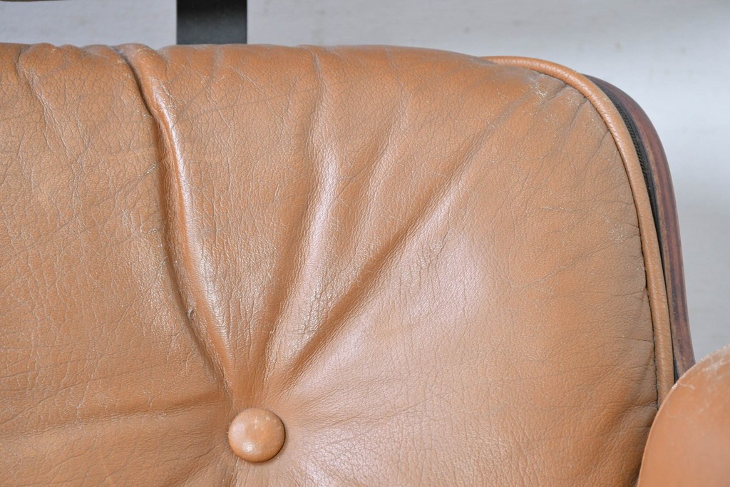 【ジャンク品】　アメリカヴィンテージ　Hermanmiller(ハーマンミラー社)　ローズウッド材　本革シートのイームズラウンジチェア&オットマンのセット　定価約113万円　(R-086852)