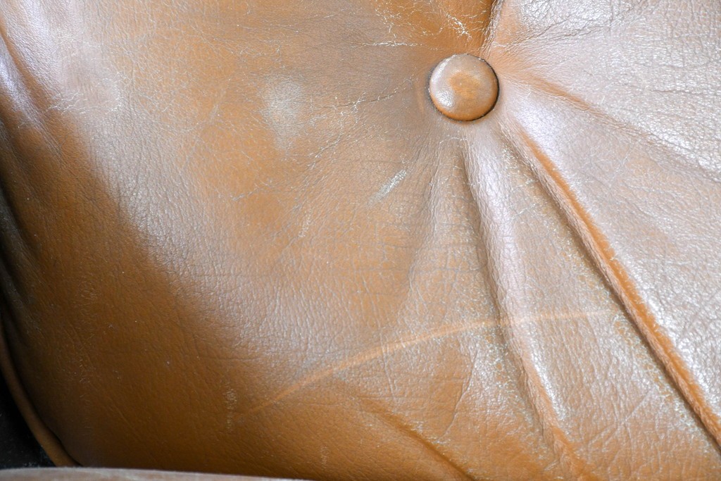 【ジャンク品】　アメリカヴィンテージ　Hermanmiller(ハーマンミラー社)　ローズウッド材　本革シートのイームズラウンジチェア&オットマンのセット　定価約113万円　(R-086852)