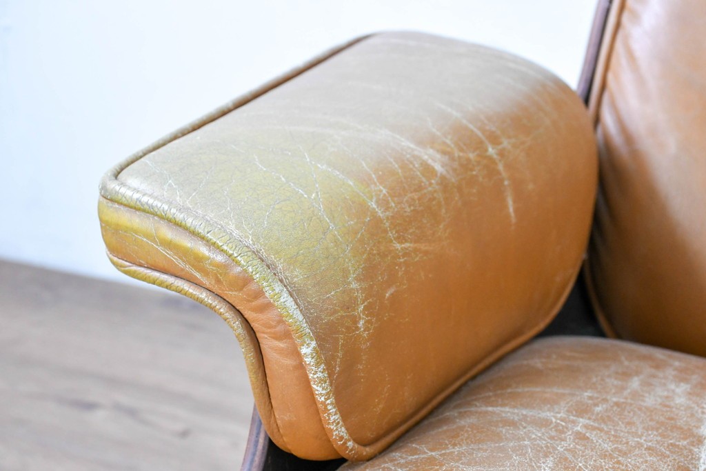 【ジャンク品】　アメリカヴィンテージ　Hermanmiller(ハーマンミラー社)　ローズウッド材　本革シートのイームズラウンジチェア&オットマンのセット　定価約113万円　(R-086852)