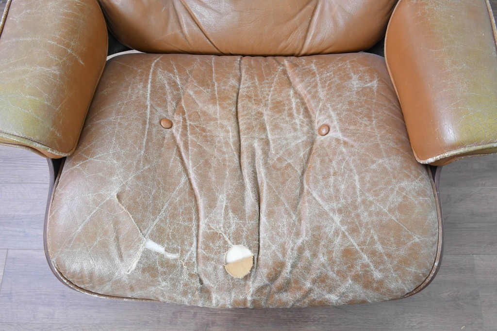 【ジャンク品】　アメリカヴィンテージ　Hermanmiller(ハーマンミラー社)　ローズウッド材　本革シートのイームズラウンジチェア&オットマンのセット　定価約113万円　(R-086852)