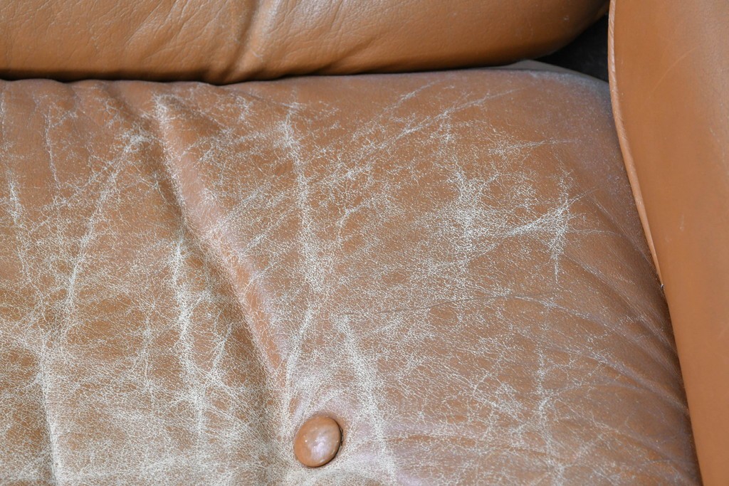 【ジャンク品】　アメリカヴィンテージ　Hermanmiller(ハーマンミラー社)　ローズウッド材　本革シートのイームズラウンジチェア&オットマンのセット　定価約113万円　(R-086852)