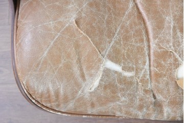 【ジャンク品】　アメリカヴィンテージ　Hermanmiller(ハーマンミラー社)　ローズウッド材　本革シートのイームズラウンジチェア&オットマンのセット　定価約113万円　(R-086852)