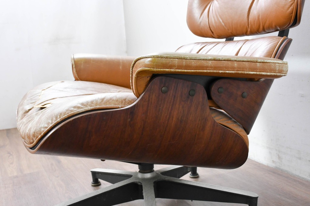 【ジャンク品】　アメリカヴィンテージ　Hermanmiller(ハーマンミラー社)　ローズウッド材　本革シートのイームズラウンジチェア&オットマンのセット　定価約113万円　(R-086852)