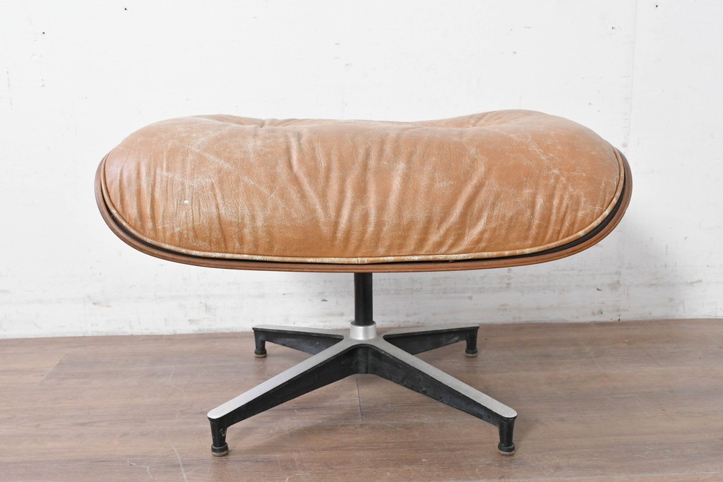 【ジャンク品】　アメリカヴィンテージ　Hermanmiller(ハーマンミラー社)　ローズウッド材　本革シートのイームズラウンジチェア&オットマンのセット　定価約113万円　(R-086852)