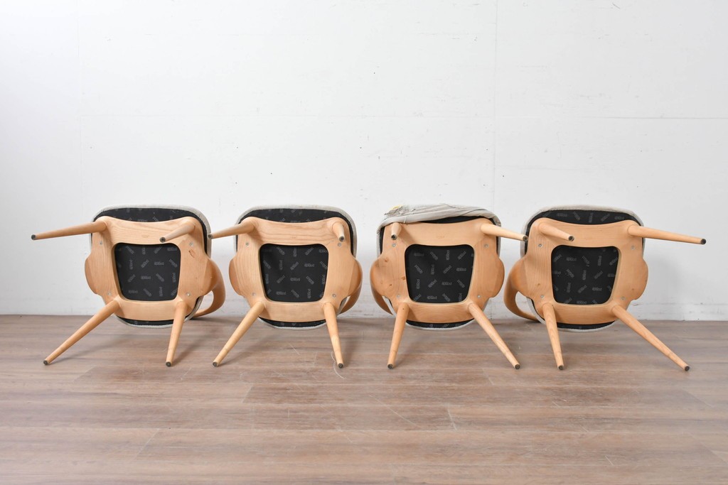 中古　イタリア製　porada(ポラダ)　Ester(エスター)シリーズ　ナチュラルアッシュ　曲線が美しいダイニングチェア4脚セット　定価(4脚合計)約137万円　(R-086854)