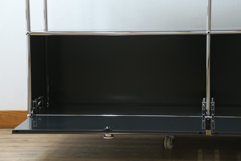 中古　スイス　USMハラー(USM Haller)　ドロップダウンドア収納付きの2段シェルフ　定価約24万円　(R-086855)