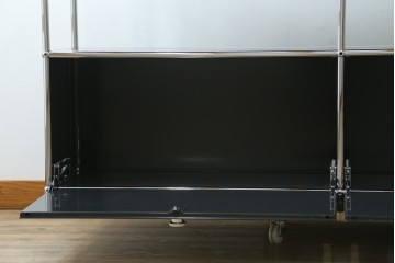 中古　スイス　USMハラー(USM Haller)　ドロップダウンドア収納付きの2段シェルフ　定価約24万円　(R-086855)