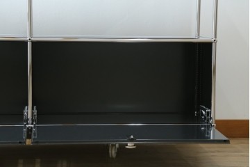 中古　スイス　USMハラー(USM Haller)　ドロップダウンドア収納付きの2段シェルフ　定価約24万円　(R-086855)