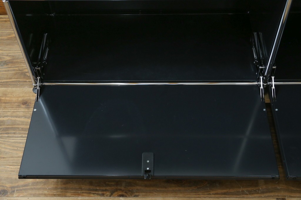 中古　スイス　USMハラー(USM Haller)　ドロップダウンドア収納付きの2段シェルフ　定価約24万円　(R-086855)