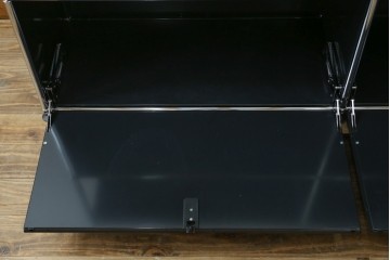 中古　スイス　USMハラー(USM Haller)　ドロップダウンドア収納付きの2段シェルフ　定価約24万円　(R-086855)