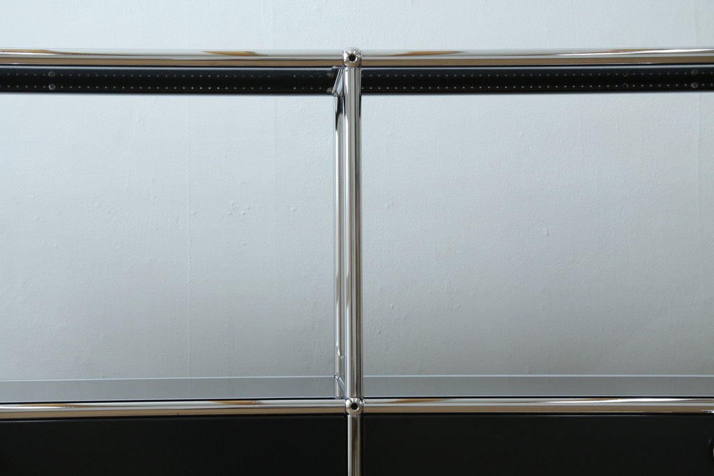 中古　スイス　USMハラー(USM Haller)　ドロップダウンドア収納付きの2段シェルフ　定価約24万円　(R-086855)