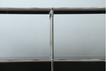 中古　スイス　USMハラー(USM Haller)　ドロップダウンドア収納付きの2段シェルフ　定価約24万円　(R-086855)