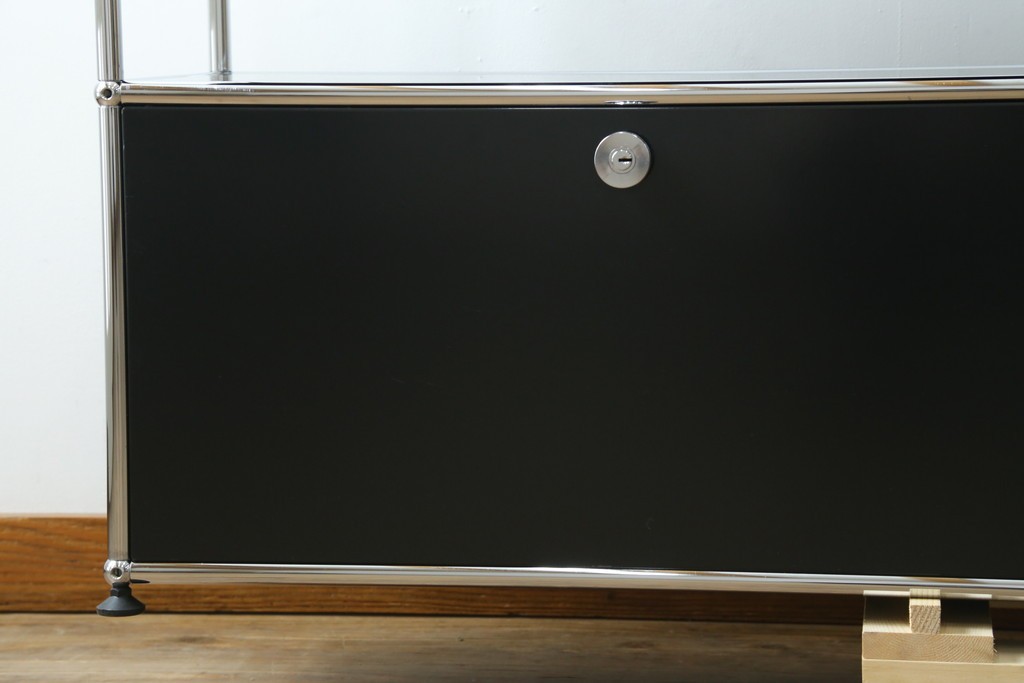 中古　スイス　USMハラー(USM Haller)　ドロップダウンドア収納付きの2段シェルフ　定価約24万円　(R-086855)