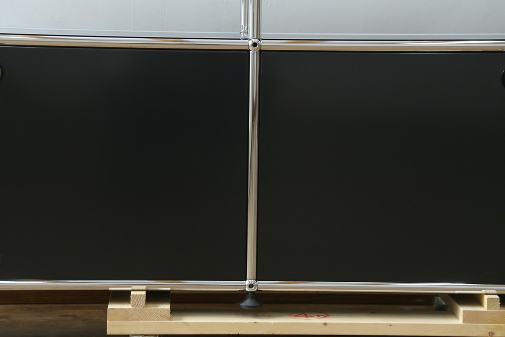 中古　スイス　USMハラー(USM Haller)　ドロップダウンドア収納付きの2段シェルフ　定価約24万円　(R-086855)