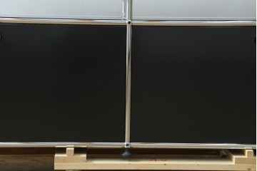 中古　スイス　USMハラー(USM Haller)　ドロップダウンドア収納付きの2段シェルフ　定価約24万円　(R-086855)