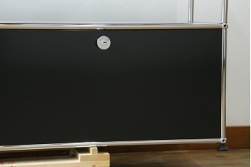 中古　スイス　USMハラー(USM Haller)　ドロップダウンドア収納付きの2段シェルフ　定価約24万円　(R-086855)