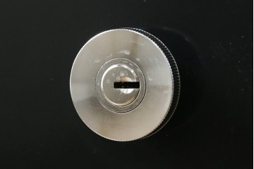 中古　スイス　USMハラー(USM Haller)　ドロップダウンドア収納付きの2段シェルフ　定価約24万円　(R-086855)