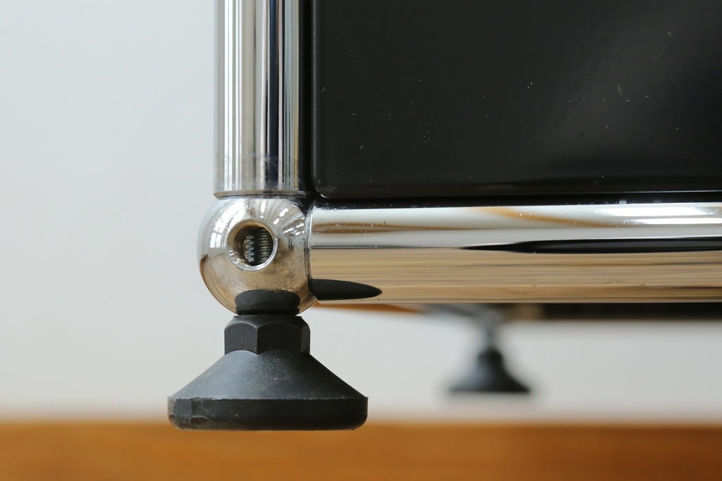 中古　スイス　USMハラー(USM Haller)　ドロップダウンドア収納付きの2段シェルフ　定価約24万円　(R-086855)