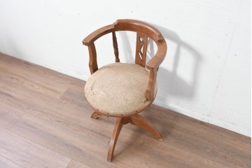 和製アンティーク　草花の透かし意匠がアクセントの回転椅子　(R-086859)