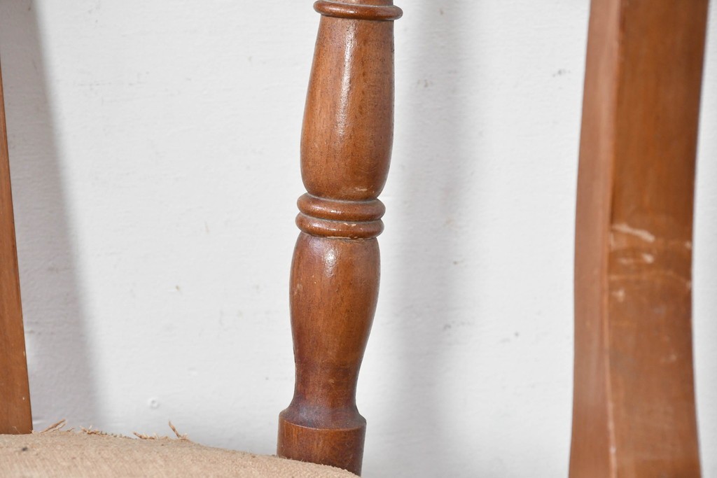 和製アンティーク　草花の透かし意匠がアクセントの回転椅子　(R-086859)