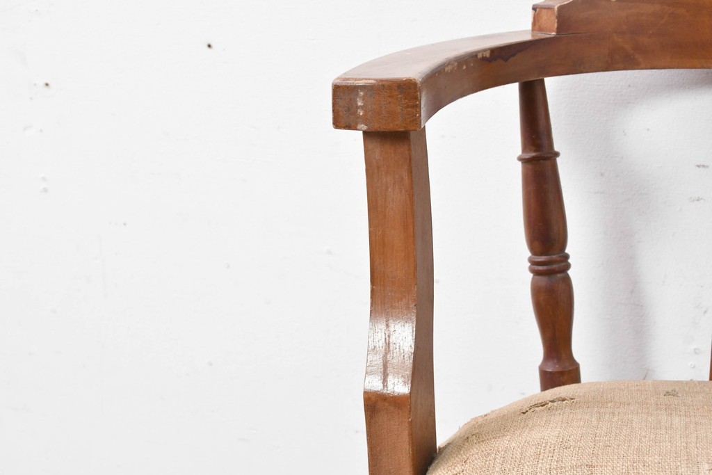 和製アンティーク　草花の透かし意匠がアクセントの回転椅子　(R-086859)