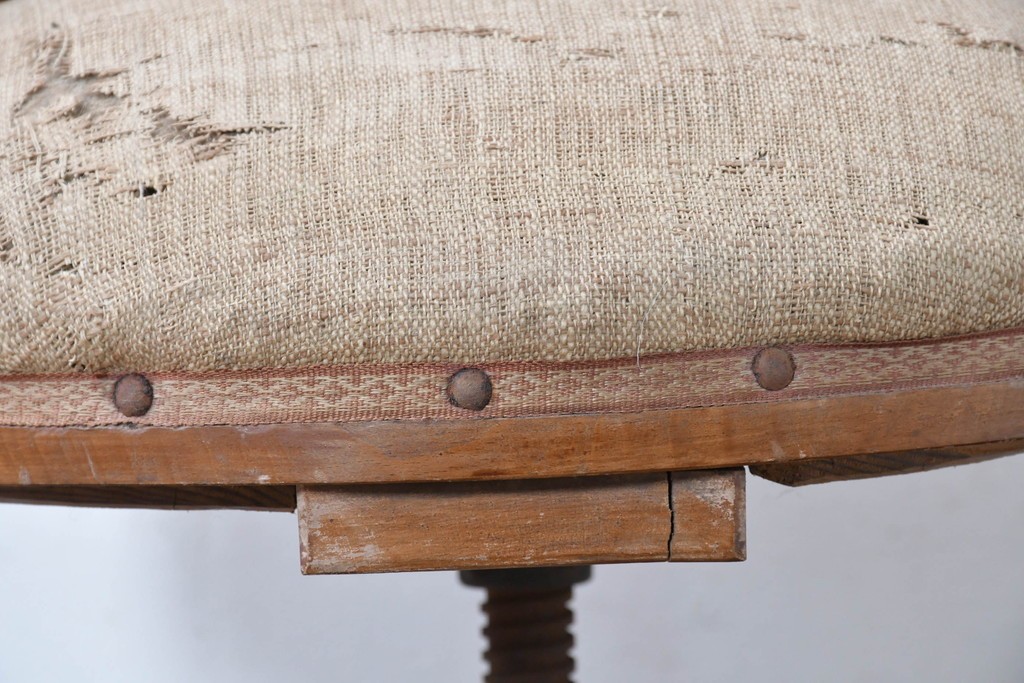 和製アンティーク　草花の透かし意匠がアクセントの回転椅子　(R-086859)