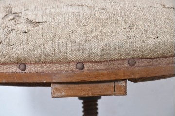 和製アンティーク　草花の透かし意匠がアクセントの回転椅子　(R-086859)