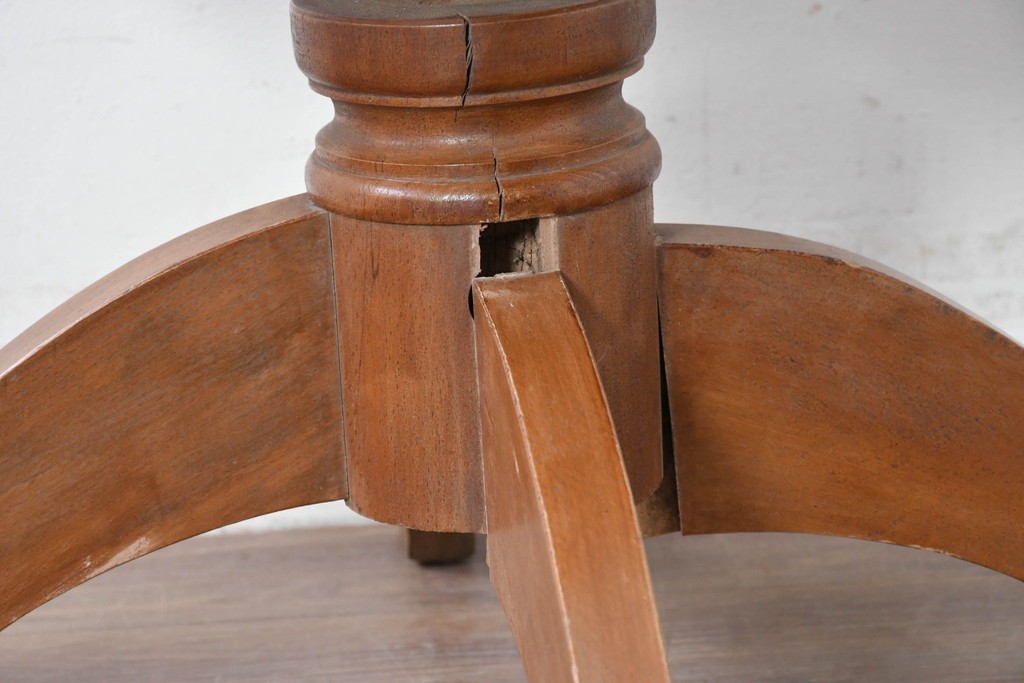 和製アンティーク　草花の透かし意匠がアクセントの回転椅子　(R-086859)