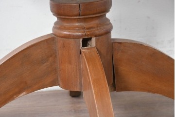 和製アンティーク　草花の透かし意匠がアクセントの回転椅子　(R-086859)