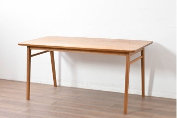 中古　トラックファニチャー(TRUCK FURNITURE)　楢(ナラ)材　無垢材ならではの素朴さが魅力のQUATTRO (クアトロ)ダイニングテーブル　(R-086860)