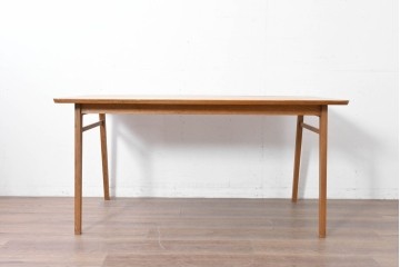 中古　トラックファニチャー(TRUCK FURNITURE)　楢(ナラ)材　無垢材ならではの素朴さが魅力のQUATTRO (クアトロ)ダイニングテーブル　(R-086860)