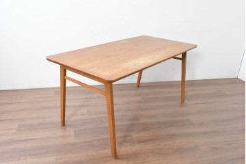 中古　トラックファニチャー(TRUCK FURNITURE)　楢(ナラ)材　無垢材ならではの素朴さが魅力のQUATTRO (クアトロ)ダイニングテーブル　(R-086860)