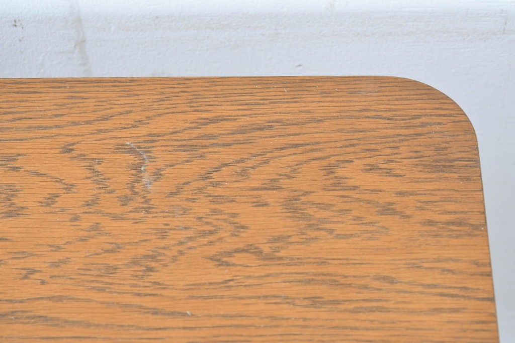 中古　トラックファニチャー(TRUCK FURNITURE)　楢(ナラ)材　無垢材ならではの素朴さが魅力のQUATTRO (クアトロ)ダイニングテーブル　(R-086860)