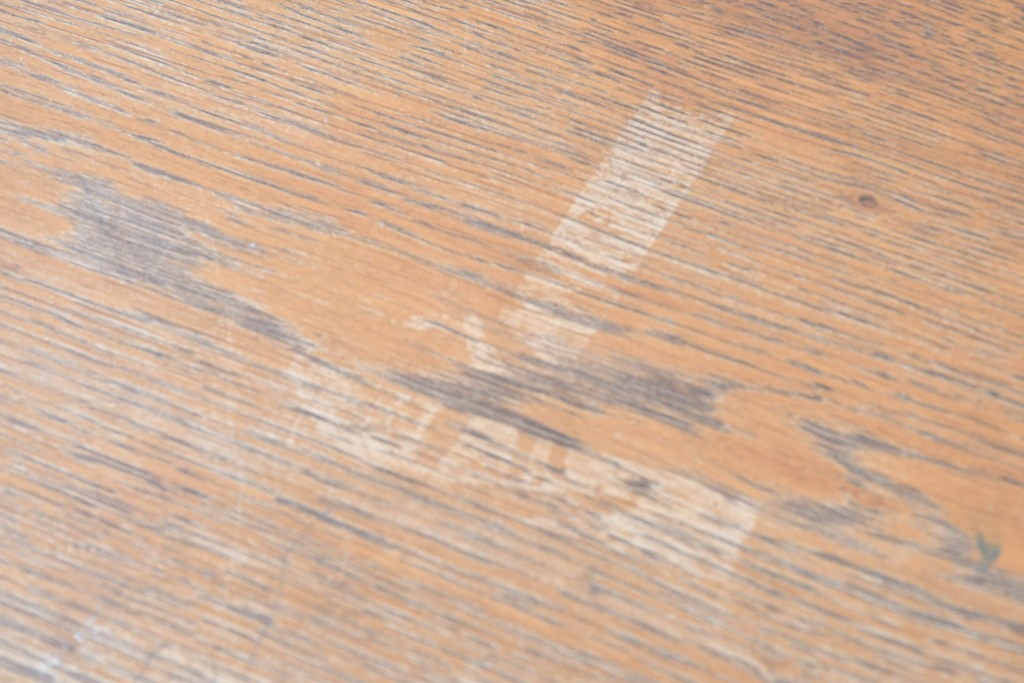 中古　トラックファニチャー(TRUCK FURNITURE)　楢(ナラ)材　無垢材ならではの素朴さが魅力のQUATTRO (クアトロ)ダイニングテーブル　(R-086860)