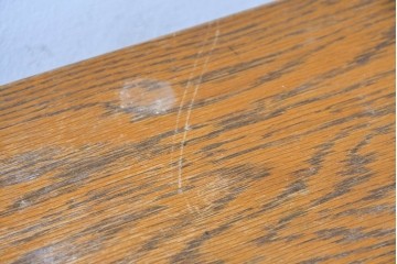 中古　トラックファニチャー(TRUCK FURNITURE)　楢(ナラ)材　無垢材ならではの素朴さが魅力のQUATTRO (クアトロ)ダイニングテーブル　(R-086860)