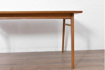 中古　トラックファニチャー(TRUCK FURNITURE)　楢(ナラ)材　無垢材ならではの素朴さが魅力のQUATTRO (クアトロ)ダイニングテーブル　(R-086860)