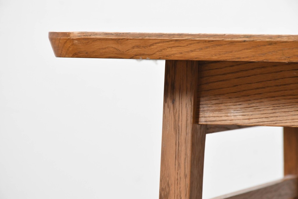 中古　トラックファニチャー(TRUCK FURNITURE)　楢(ナラ)材　無垢材ならではの素朴さが魅力のQUATTRO (クアトロ)ダイニングテーブル　(R-086860)