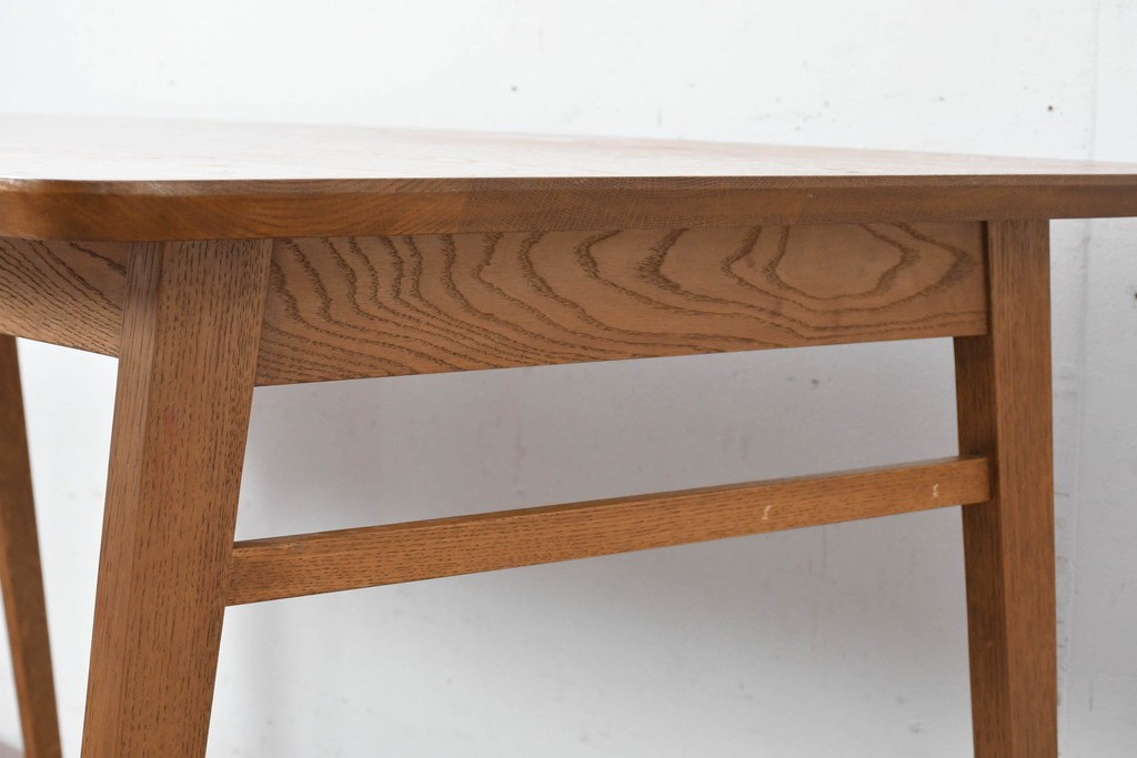 中古　トラックファニチャー(TRUCK FURNITURE)　楢(ナラ)材　無垢材ならではの素朴さが魅力のQUATTRO (クアトロ)ダイニングテーブル　(R-086860)